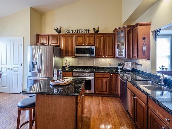 4th image of 16600 Cottonwood Ct