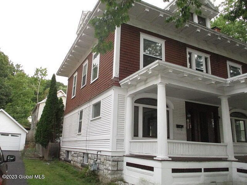 3rd image of 27 Stewart Street
