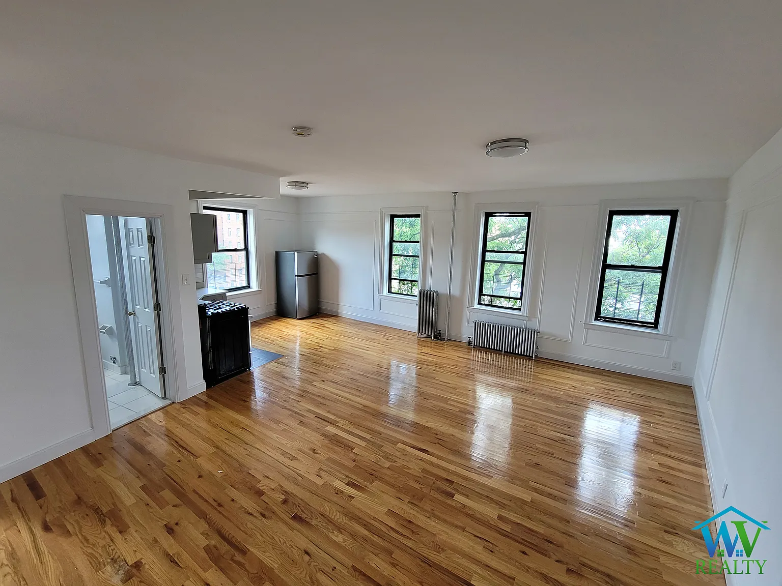 Studio, 600 sqft, $1,699 — Photo 3
