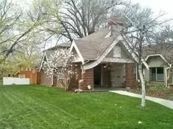 7152 Oak St, Kansas City, MO 64114