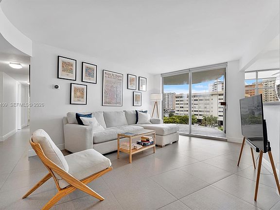 4th image of 100 Golden Isles Dr APT 515