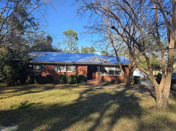 1011 Cherokee Cir, Waycross, GA 31501