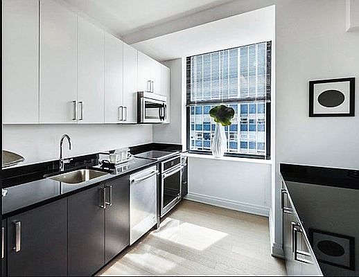 3rd image of 70 Pine St APT 3905