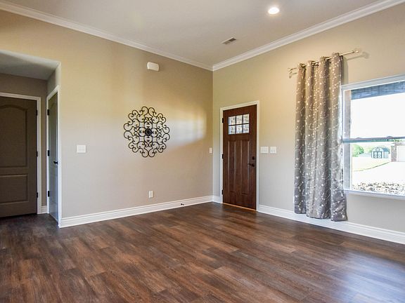5th image of 205 Alma Dr