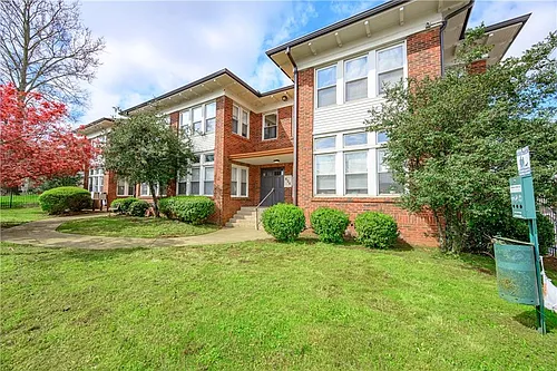 600 Parkway Dr NE #10 Photo 1
