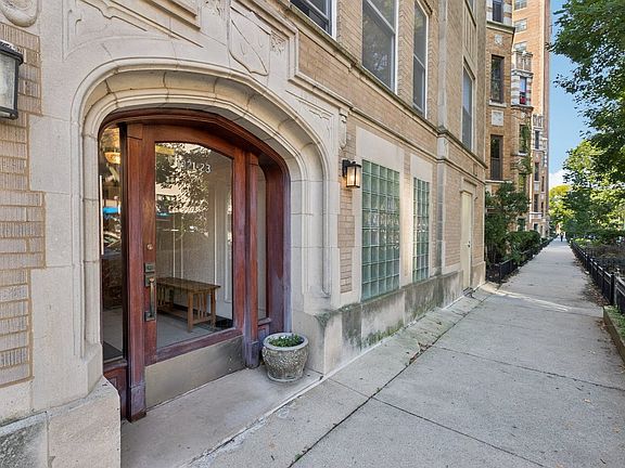 5th image of 1321 W Fargo Ave #2E