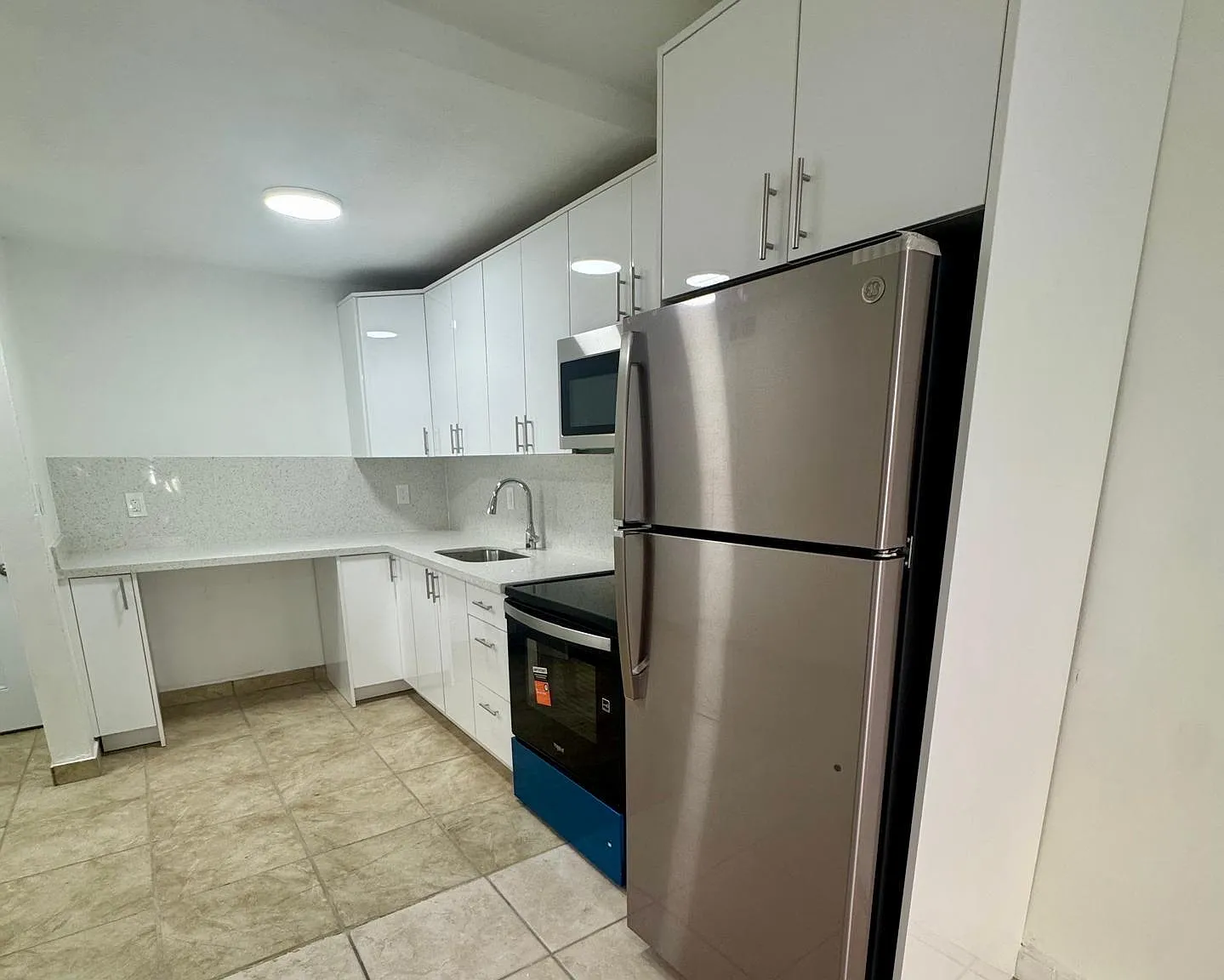 2 bed, 1.0 bath, 619 sqft, $2,000 — Photo 3