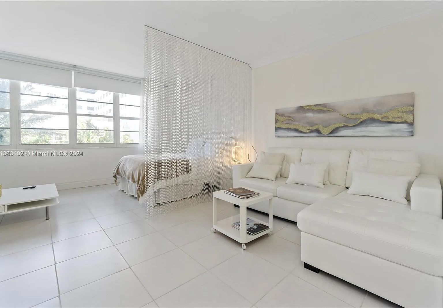 The Decoplage Condo — Photo 2