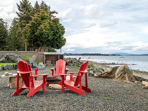 3rd image of 4123 Island Hwy S