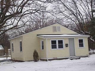 2nd image of 715 Riverview Dr