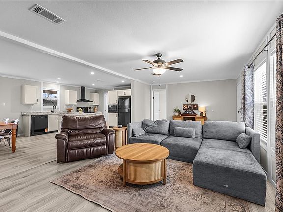 4th image of 1208 Lindale Ter