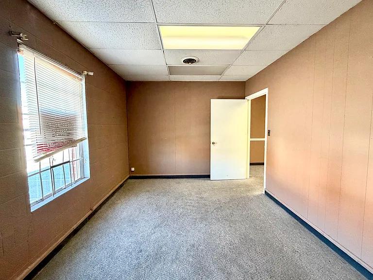 1012 N Raleigh St — Photo 6