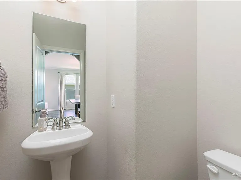 2108 N Sonador Dr — Photo 10