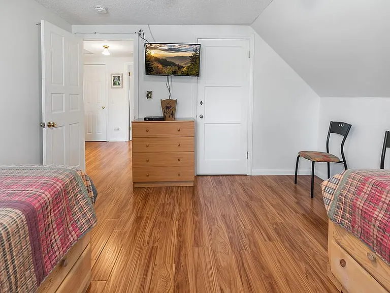 2726 View Dr #MAIN HOUSE — Photo 16