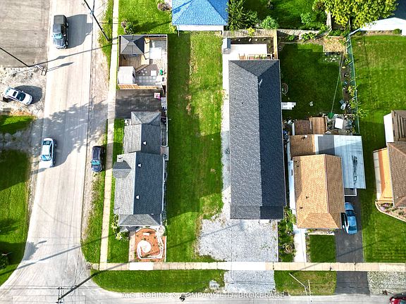 4th image of 44 Chestnut St