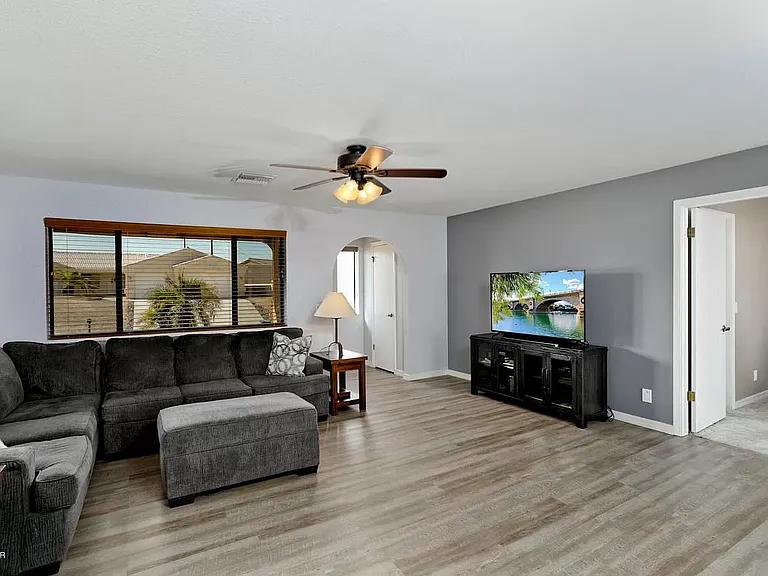 2557 Sunkentree Dr — Photo 7