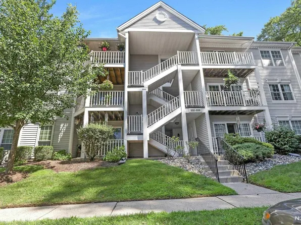 851 Juniper Way, Mahwah, NJ 07430