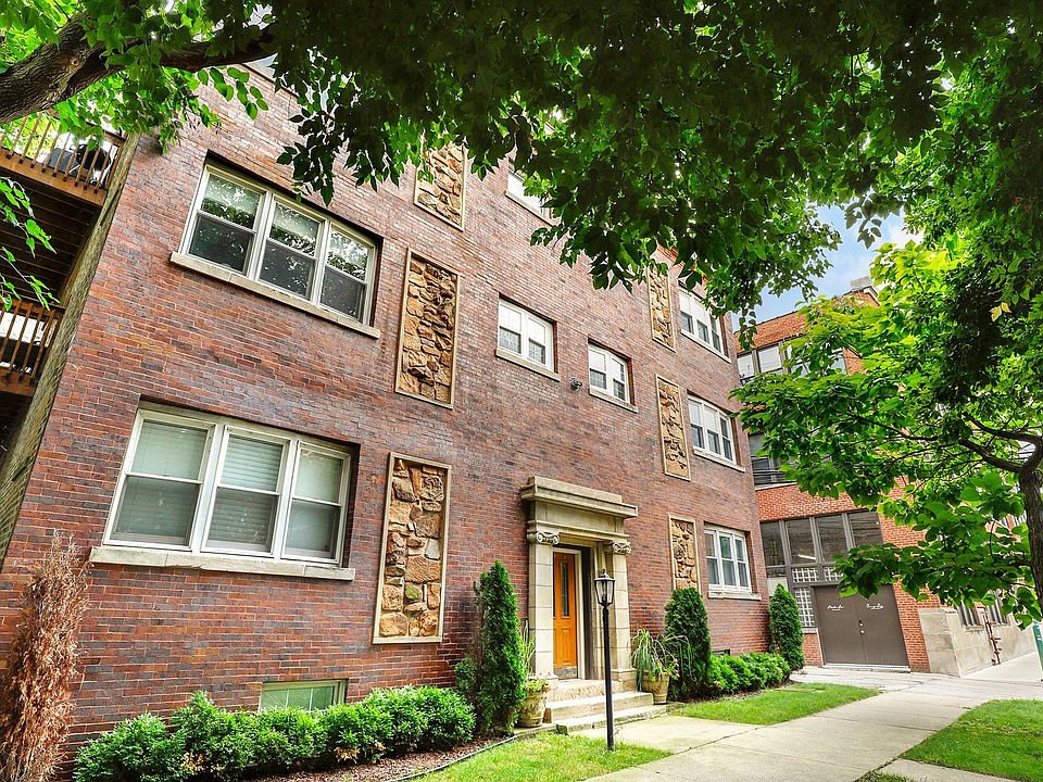 1st image of 1755 W Belle Plaine Ave #2W