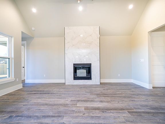 4th image of 1521 Wellington Ln
