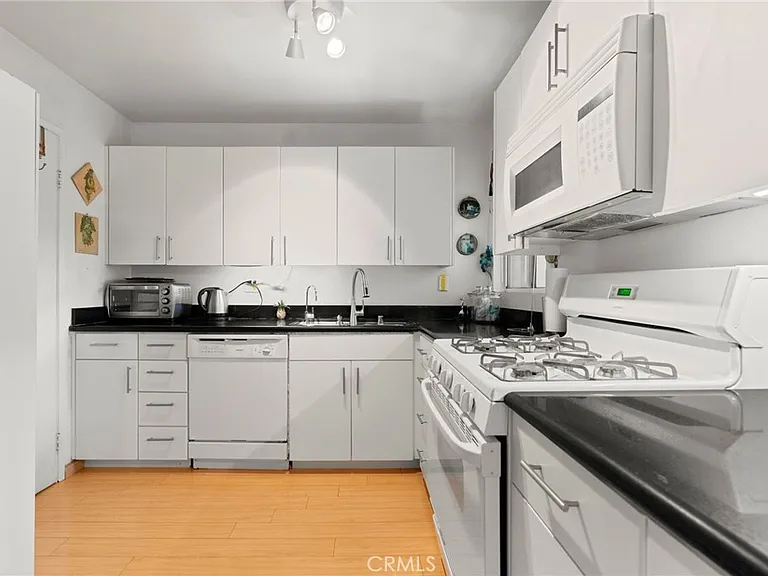 18350 Hatteras St #267 — Photo 9