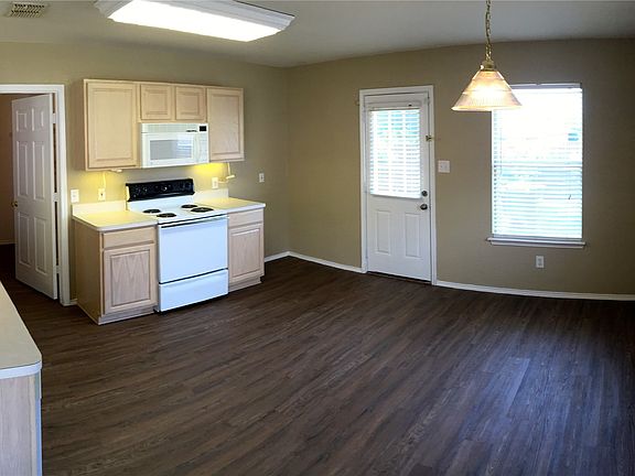 3rd image of 1061 Silver Spur Ln