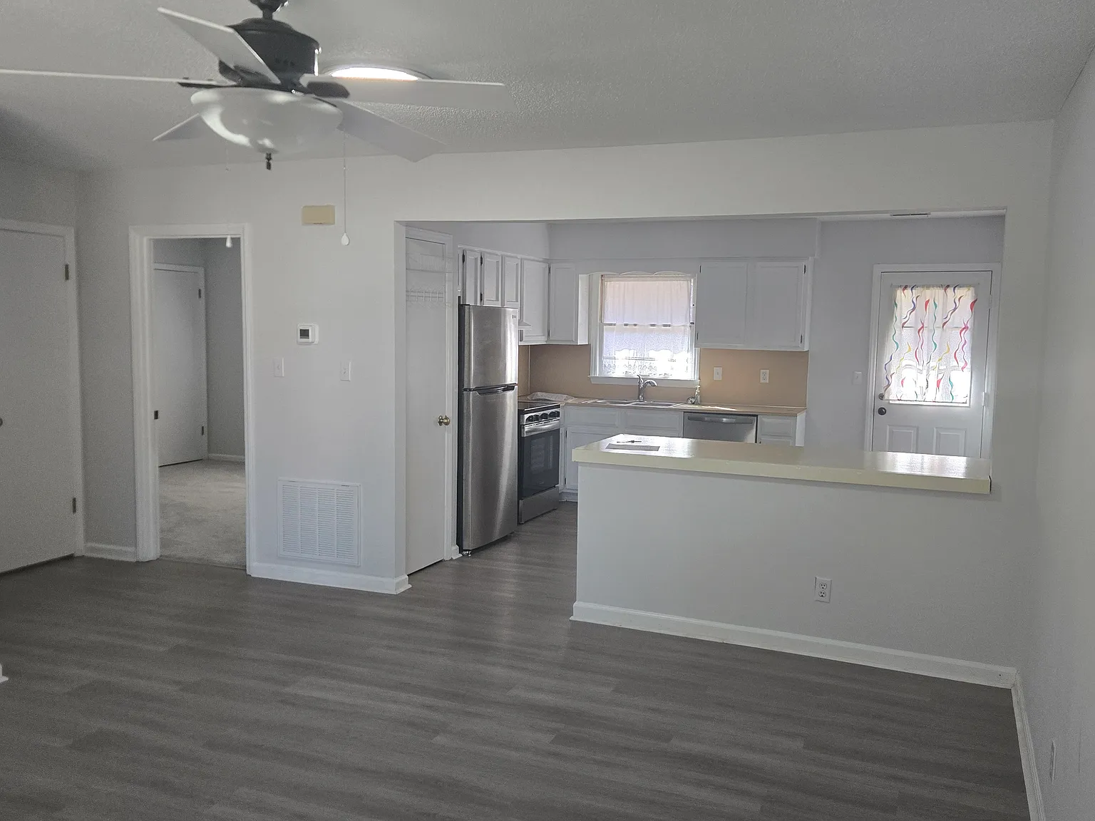 2 bed, 870 sqft, $1,700 — Photo 4