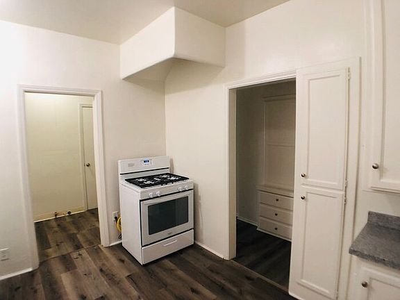 4th image of 862 N Oxford Ave