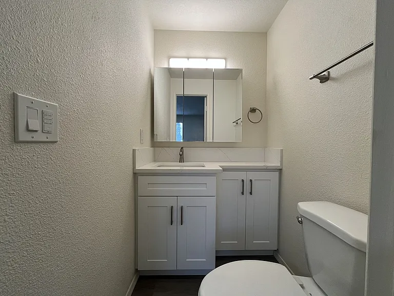 711 SE 212th Ave — Photo 21