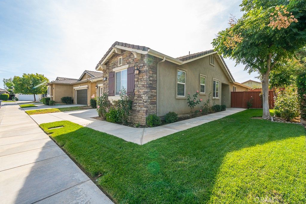241 Carner Ln, Hemet, CA - View 3