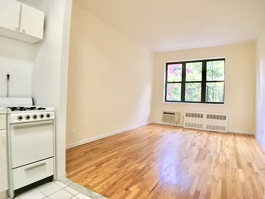 Rented by Anchor Associates | media 16