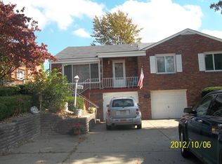 1813 Greentree Rd, Pittsburgh, PA 15220