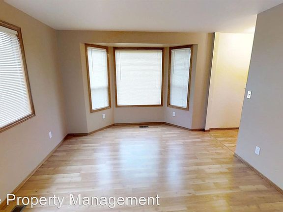 5th image of 822 SW 1st Ave