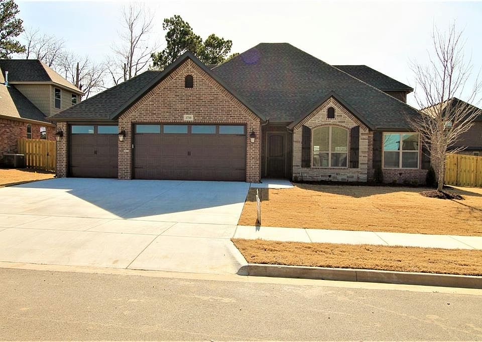1st image of 1710 Helen Ln