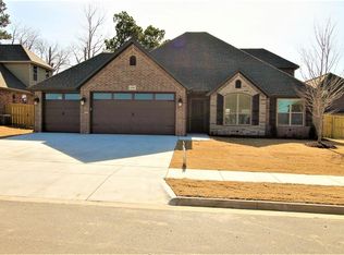1710 Helen Ln, Bentonville, AR 72713