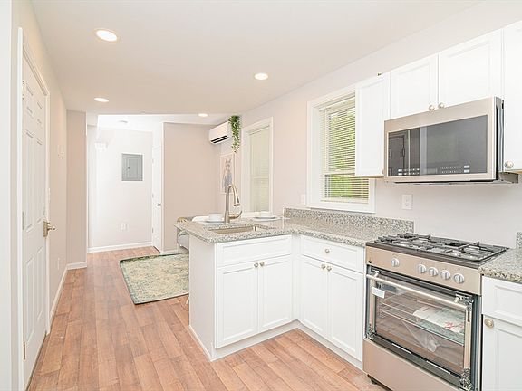 2nd image of 23 Warwick St