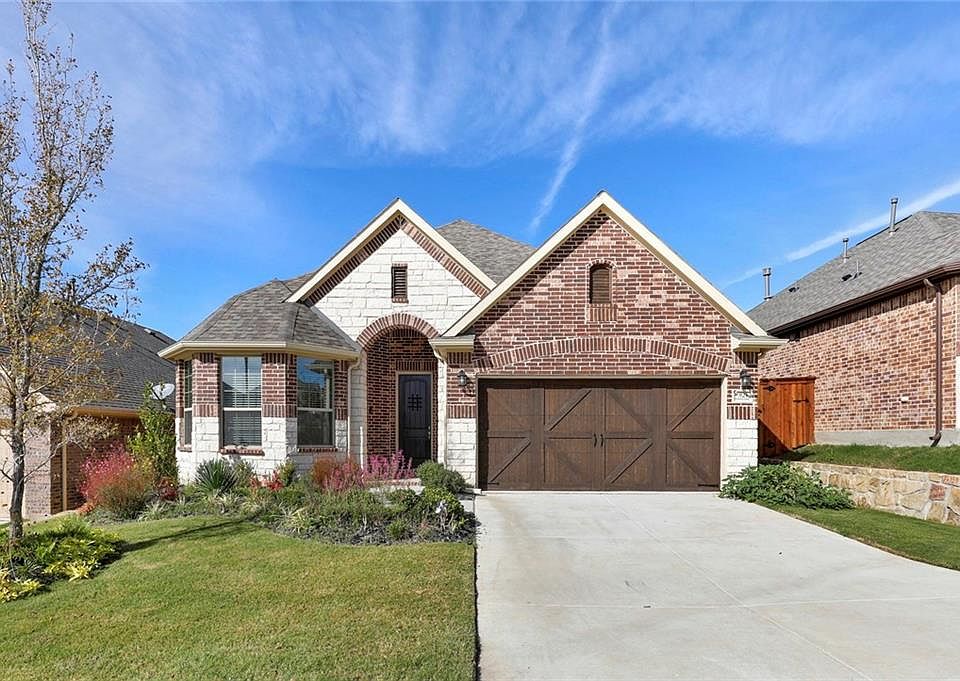 1st image of 921 Summer Ln