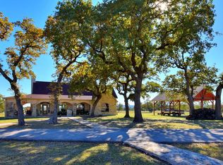 916 W Middle Creek Rd, Fredericksburg, TX 78624