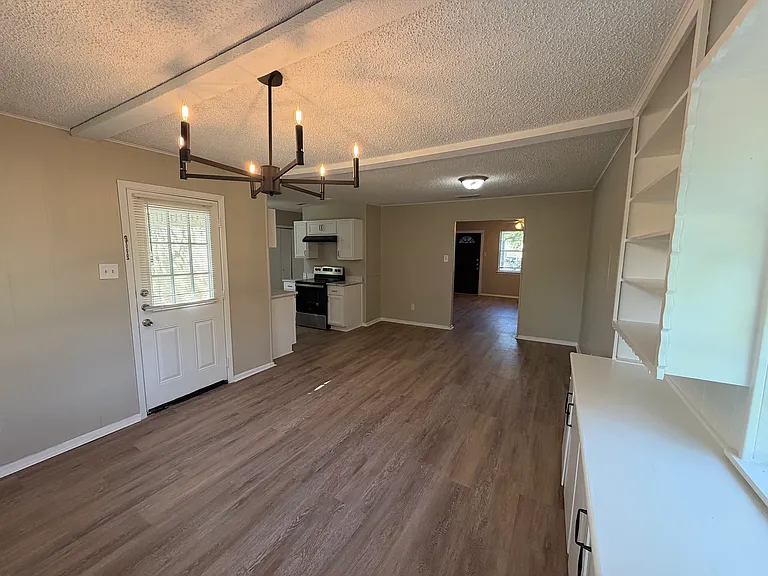 4871 Bedford Dr — Photo 11