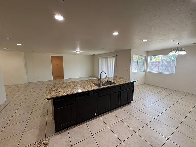 2132 E Sweet Ave — Photo 13