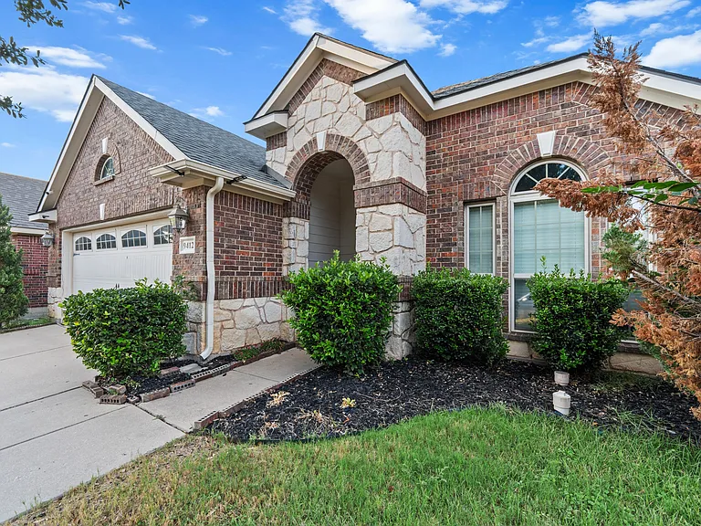 9412 Caliente Dr — Photo 4