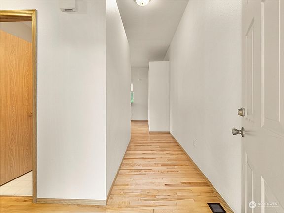5th image of 917 125th Street Ct E