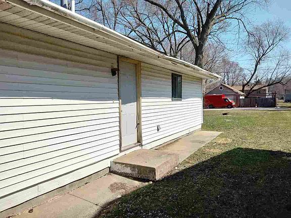 2nd image of 552 N Industrial Ave