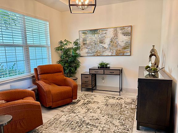 2nd image of 424 SW Ridgecrest Dr