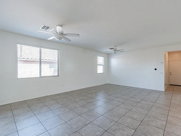 908 W Calle Sucre — Photo 9