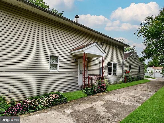 4th image of 5600 Eleanor Ct