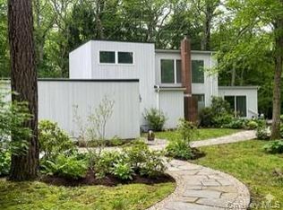 7 Pine Ln, Quogue, NY 11959