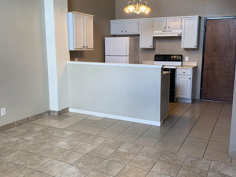 2105 W Lapham St #9 — Photo 3