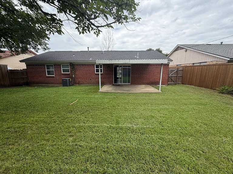 2812 Bamboo St — Photo 4
