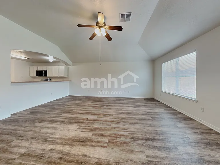 2518 Halstead Dr — Photo 8