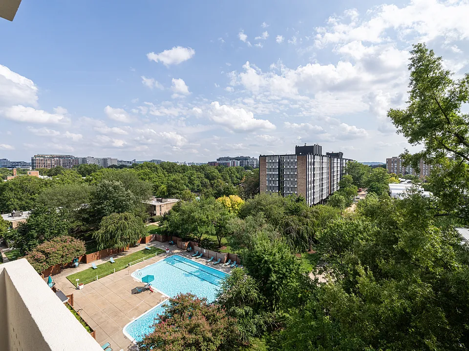 240 M St SW #E604
